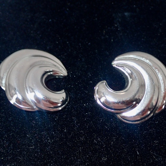 Vintage Silver Monet Swirl Post Earrings 1 Pair 1" - Picture 6 of 6